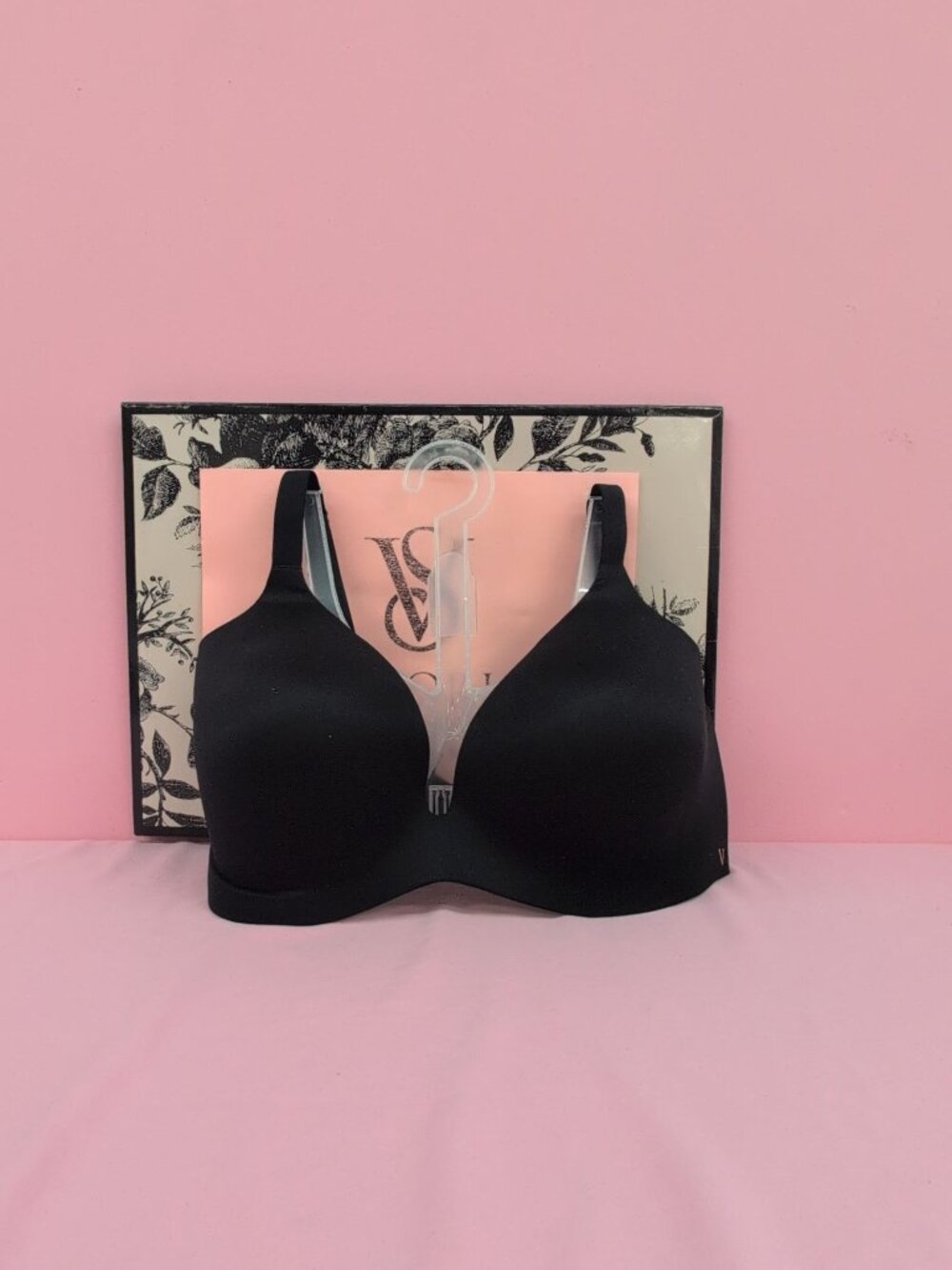 Victoria Secret Infinity Flex Lightly Lined Wireless Plunge Bra 36DD Black